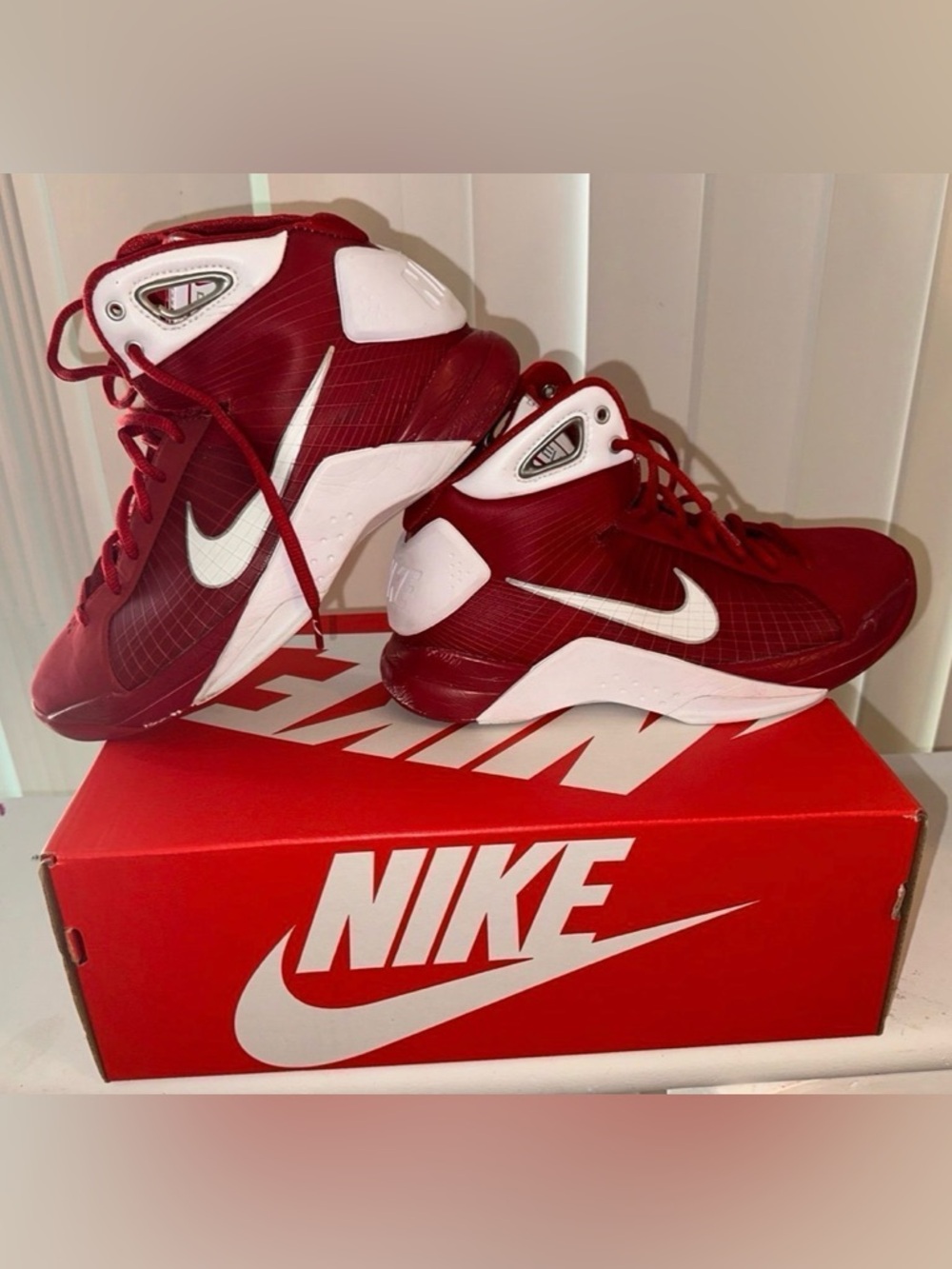 NIKE HYPERDUNK SIZE 8.5 GYM RED/WHITE-TEAM RED Men’s shoes